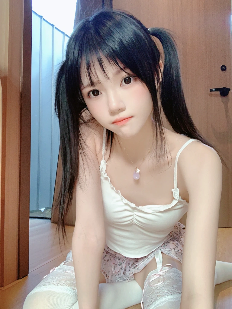 桜桃喵《碎花 自拍》写真图集 16P｜在线预览与图包下载