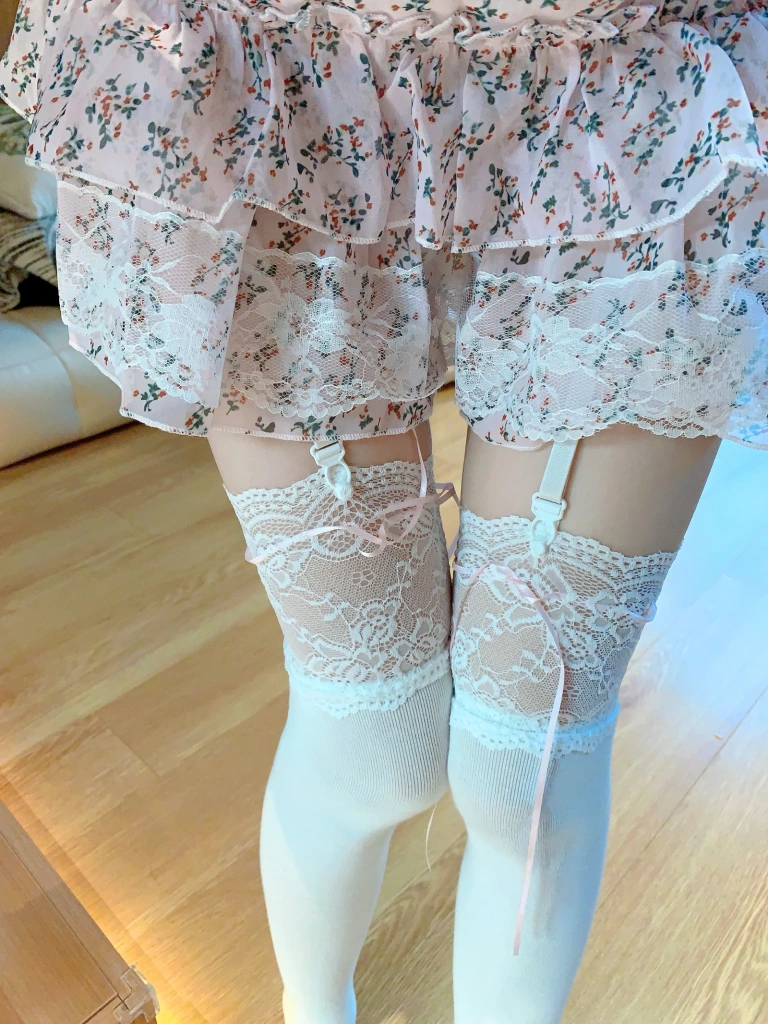 桜桃喵《碎花 自拍》写真图集 16P｜在线预览与图包下载