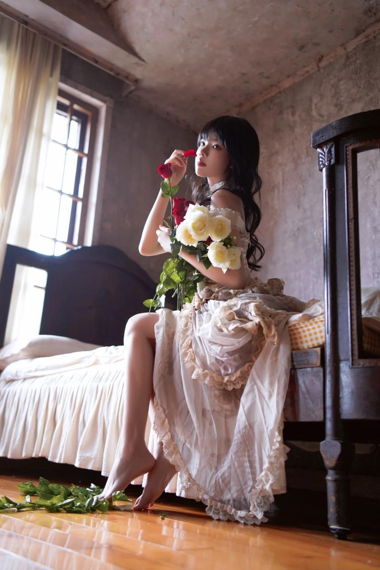桜桃喵《玻璃玫瑰》写真图集 11P｜在线预览与图包下载