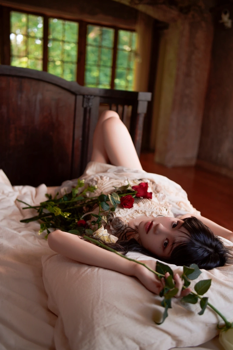 桜桃喵《玻璃玫瑰》写真图集 11P｜在线预览与图包下载