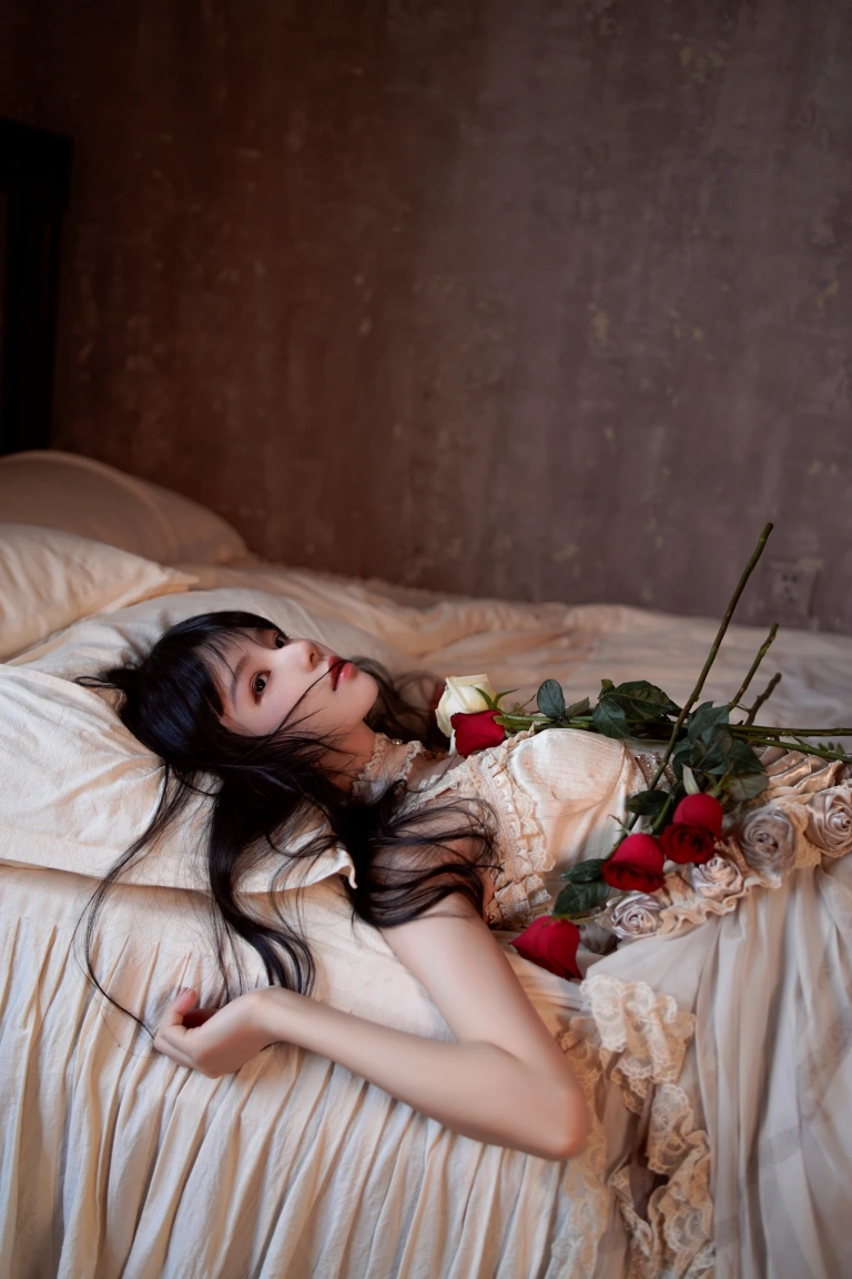 桜桃喵《玻璃玫瑰》写真图集 11P｜在线预览与图包下载