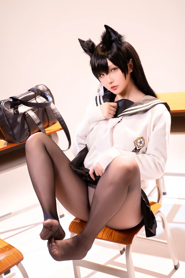 星之迟迟《2023年10月计划A 碧蓝航线-爱宕》写真图集 50P｜在线预览与图包下载