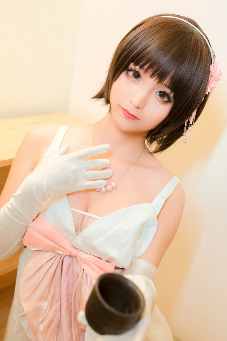 蠢沫沫《惠礼服》写真图集 40P｜在线预览与图包下载