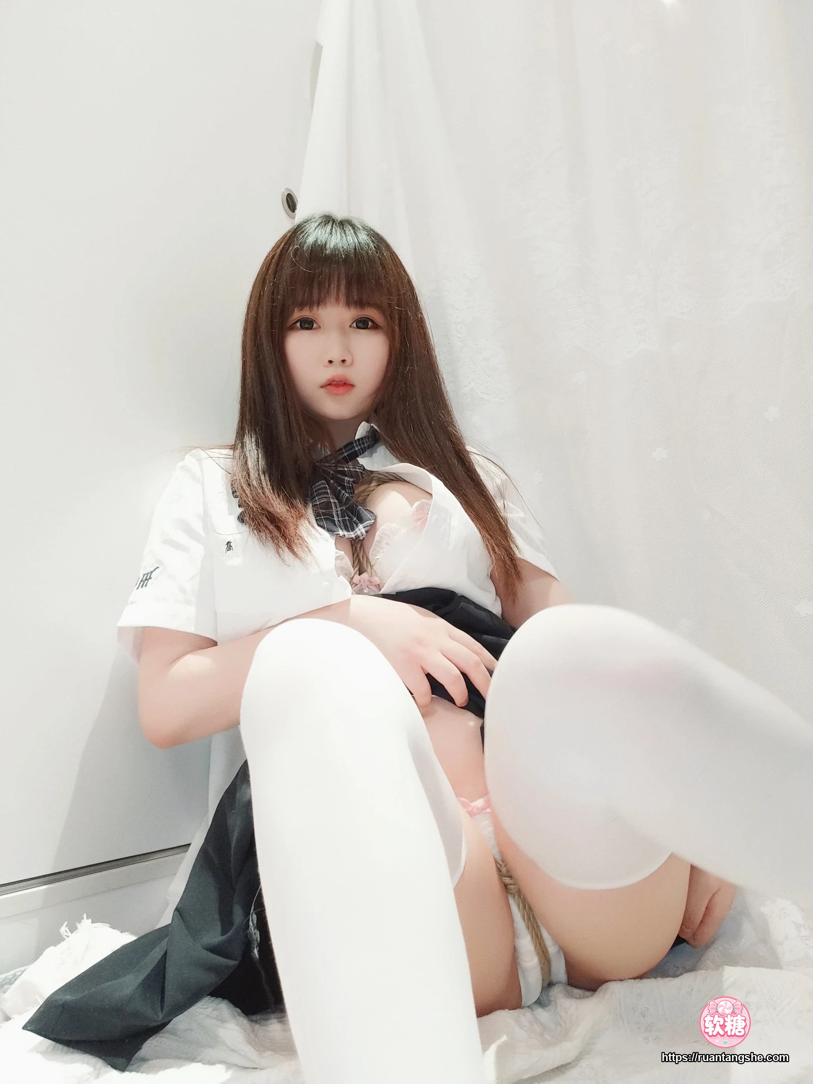 依酱 依酱 NO.24 - 裙底的秘密
