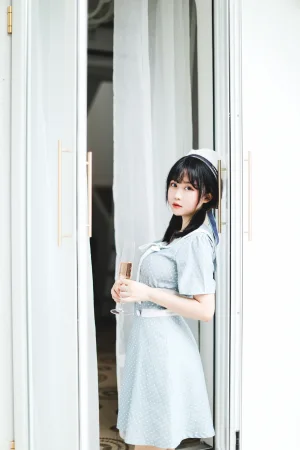依酱《私人拍摄图》写真图集 30P｜在线预览与图包下载