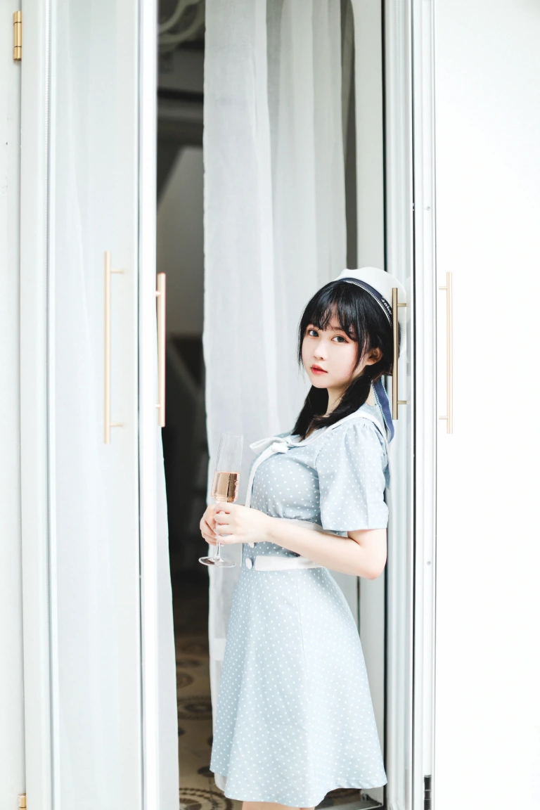 依酱《私人拍摄图》写真图集 30P｜在线预览与图包下载