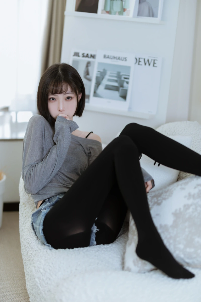 许岚《半透毛衣》写真图集 40P｜在线预览与图包下载
