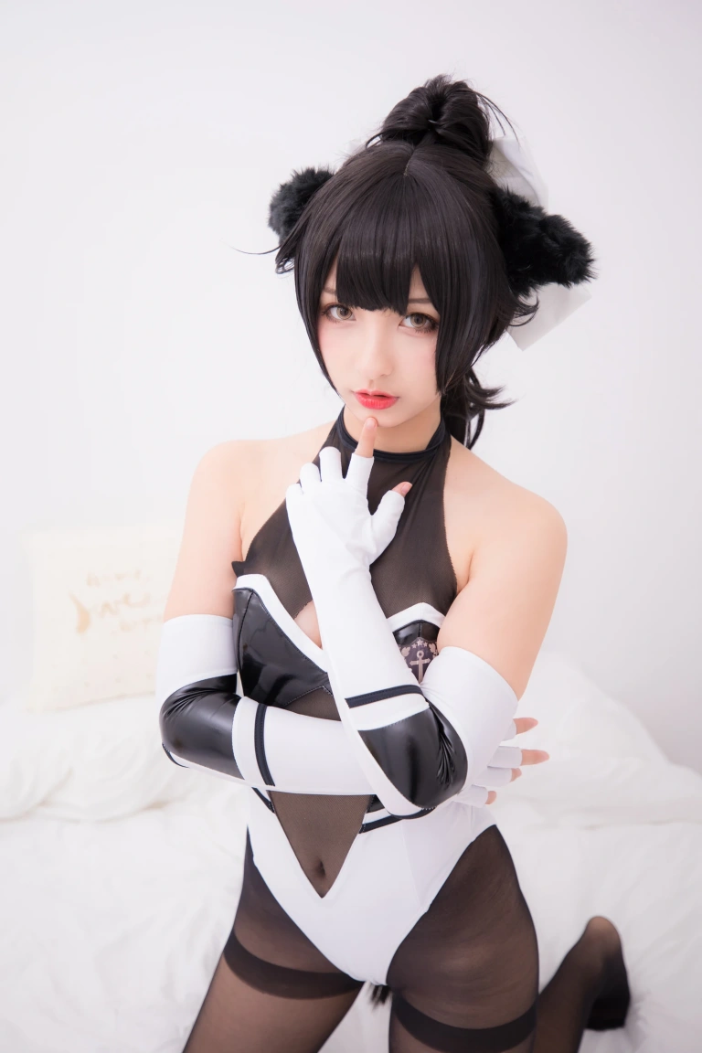 神楽坂真冬《第二季 序号6：獒《TAKAO-TIGHTS VE》》写真图集 150P｜在线预览与图包下载