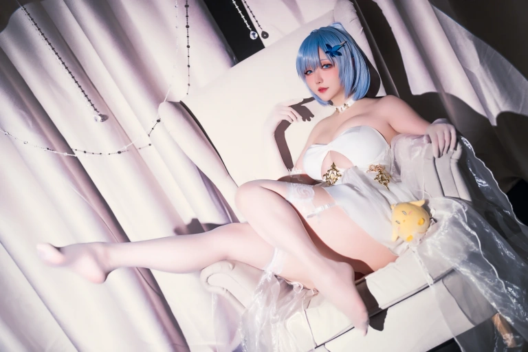 星之迟迟《2024年08月计划D 恰巴耶夫礼服》写真图集 25P｜在线预览与图包下载