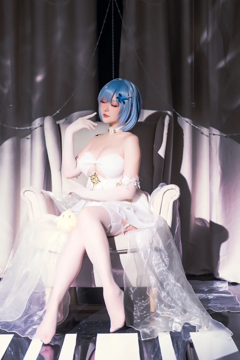 星之迟迟《2024年08月计划D 恰巴耶夫礼服》写真图集 25P｜在线预览与图包下载