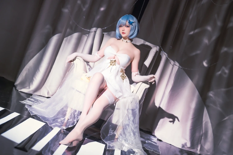 星之迟迟《2024年08月计划D 恰巴耶夫礼服》写真图集 25P｜在线预览与图包下载