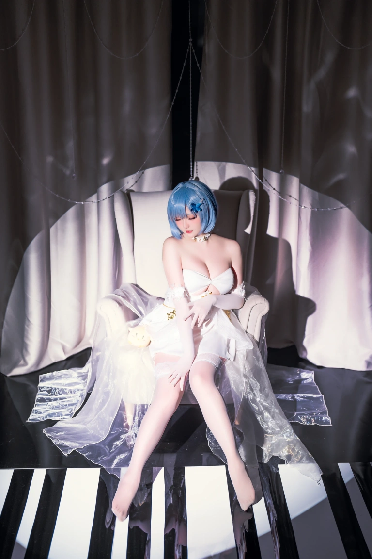 星之迟迟《2024年08月计划D 恰巴耶夫礼服》写真图集 25P｜在线预览与图包下载