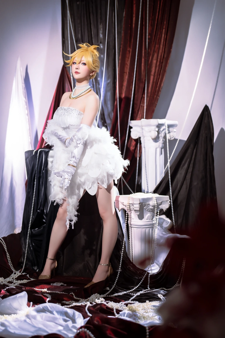 星之迟迟《2024年07月计划A 吊带袜天使 潘迪礼服》写真图集 45P+1V｜在线预览与图包下载