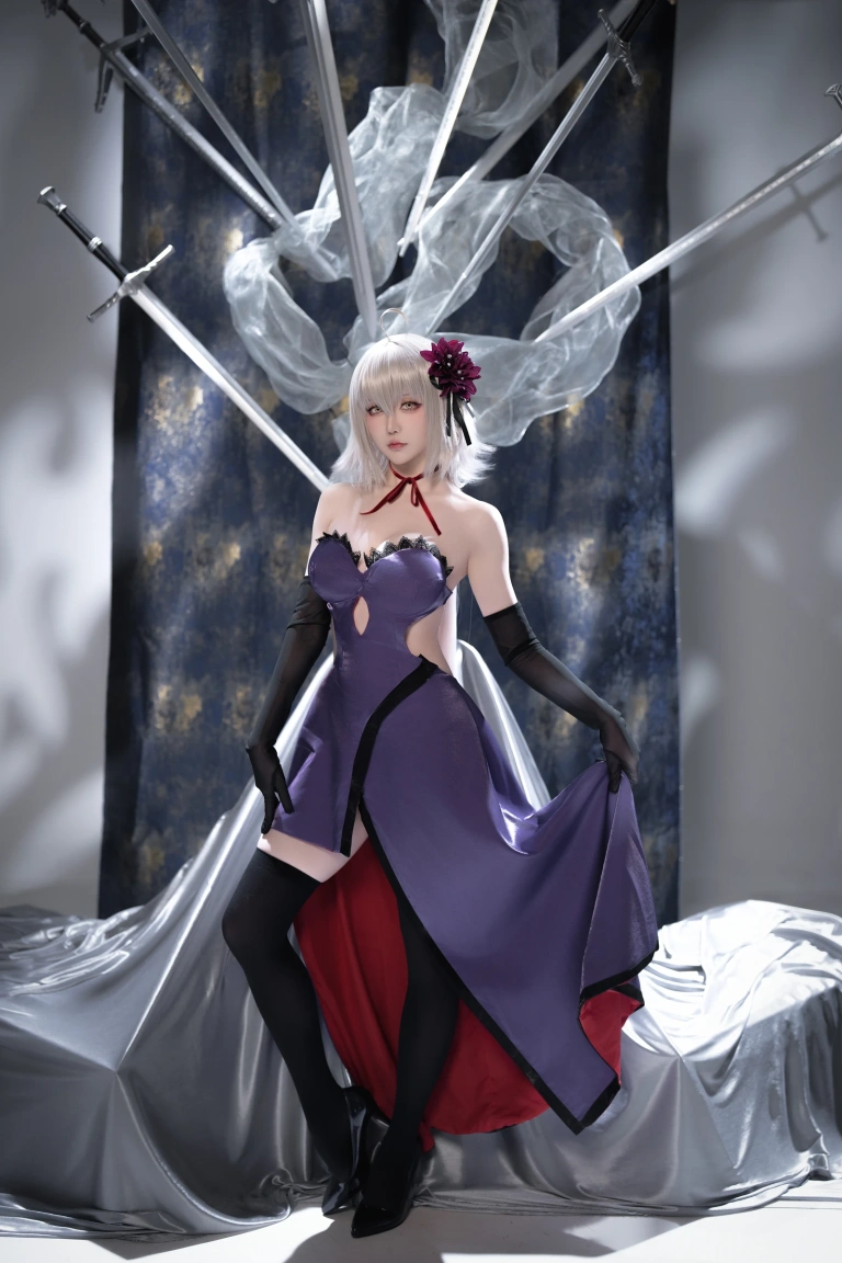 星之迟迟《2025年5月计划B FGO 黑贞德alter嘉年华礼服》写真图集 33P｜在线预览与图包下载