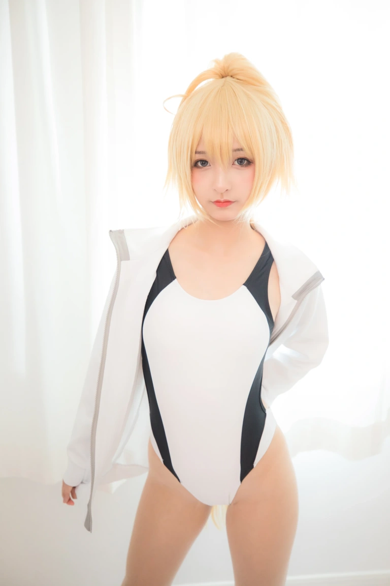 神楽坂真冬《第二季 序号10：白贞德《Swimingthedrea》》写真图集 150P｜在线预览与图包下载
