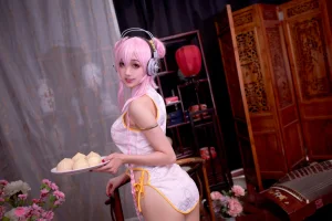 周叽是可爱兔兔《旗袍索尼子》写真图集 14P｜在线预览与图包下载