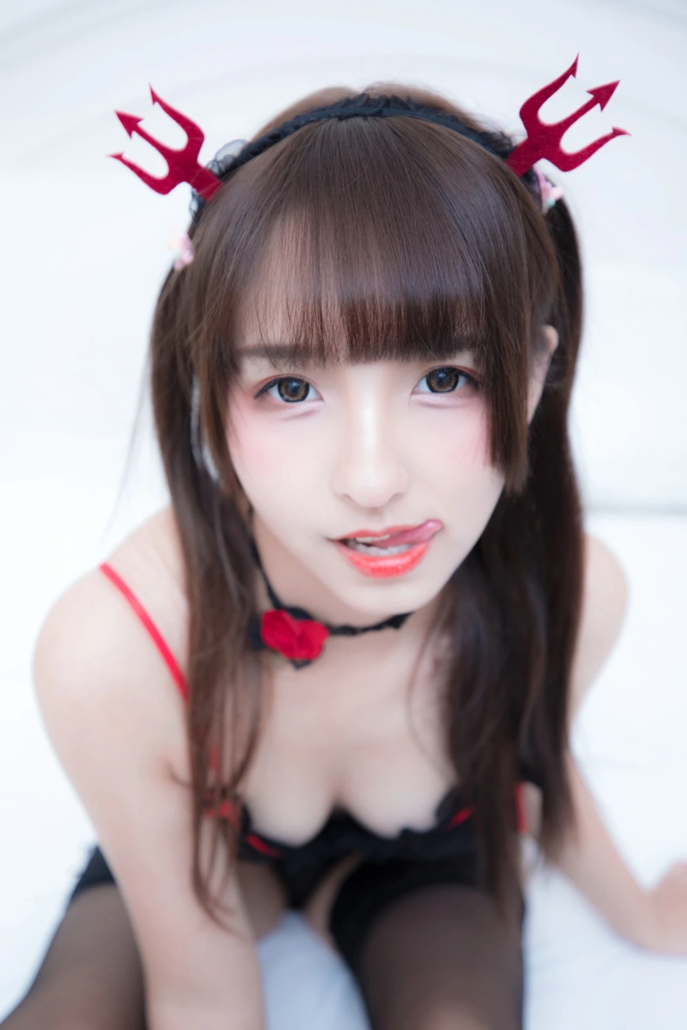 神楽坂真冬《第二季 序号13：《Little Devil》》写真图集 150P｜在线预览与图包下载