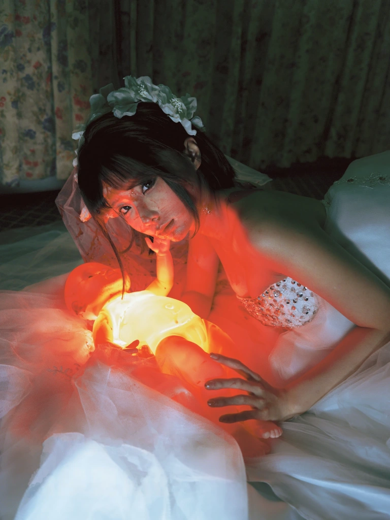 蠢沫沫《血婚纱》写真图集 11P｜在线预览与图包下载