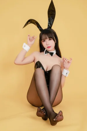 轩萧学姐《NO.33 – 新春福兔 黑兔女郎》写真图集 20P｜在线预览与图包下载