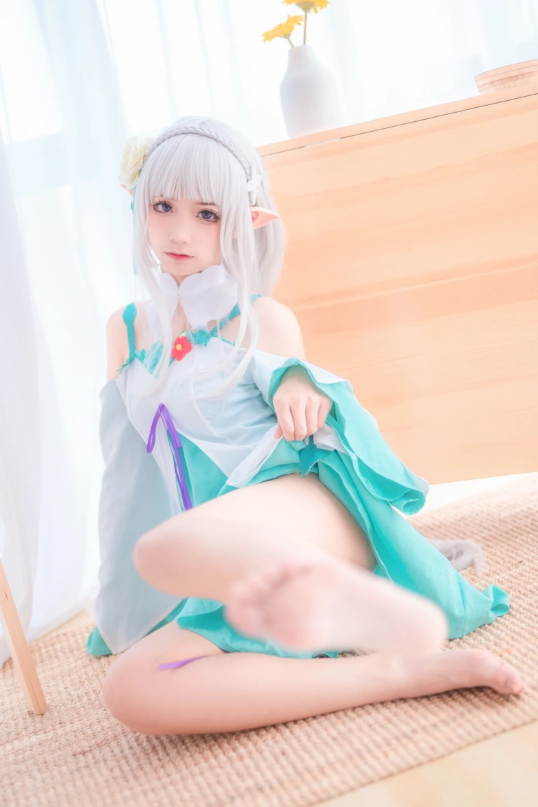 蠢沫沫《绿睡衣》写真图集 40P｜在线预览与图包下载