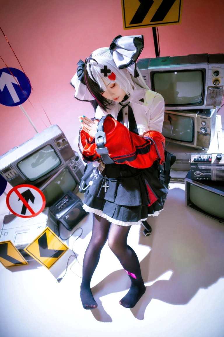 星之迟迟《2026年06月计划 异环 安魂曲原皮+同人》写真图集 120P｜在线预览与图包下载
