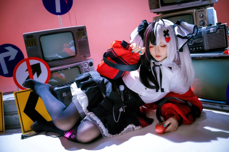 星之迟迟《2026年06月计划 异环 安魂曲原皮+同人》写真图集 120P｜在线预览与图包下载