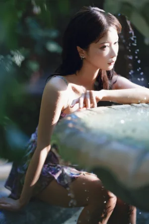 蠢沫沫《水池碎花裙》写真图集 27P｜在线预览与图包下载