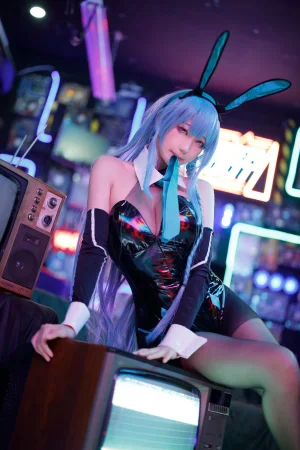 周叽是可爱兔兔《树城兔女郎》写真图集 28P｜在线预览与图包下载