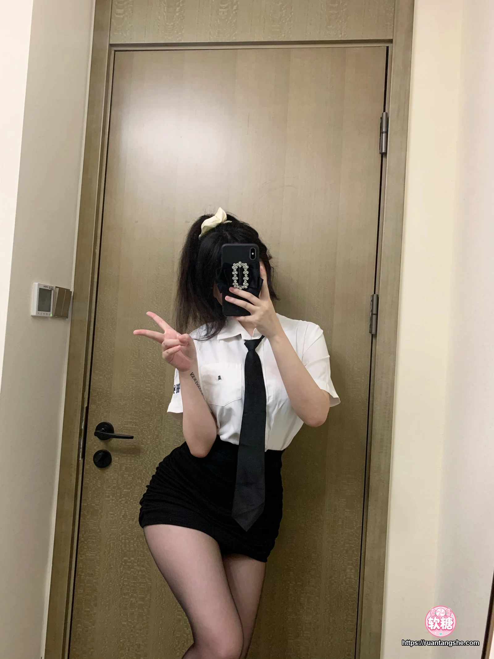 依酱 依酱 NO.43 - OL2 刚入职的新人