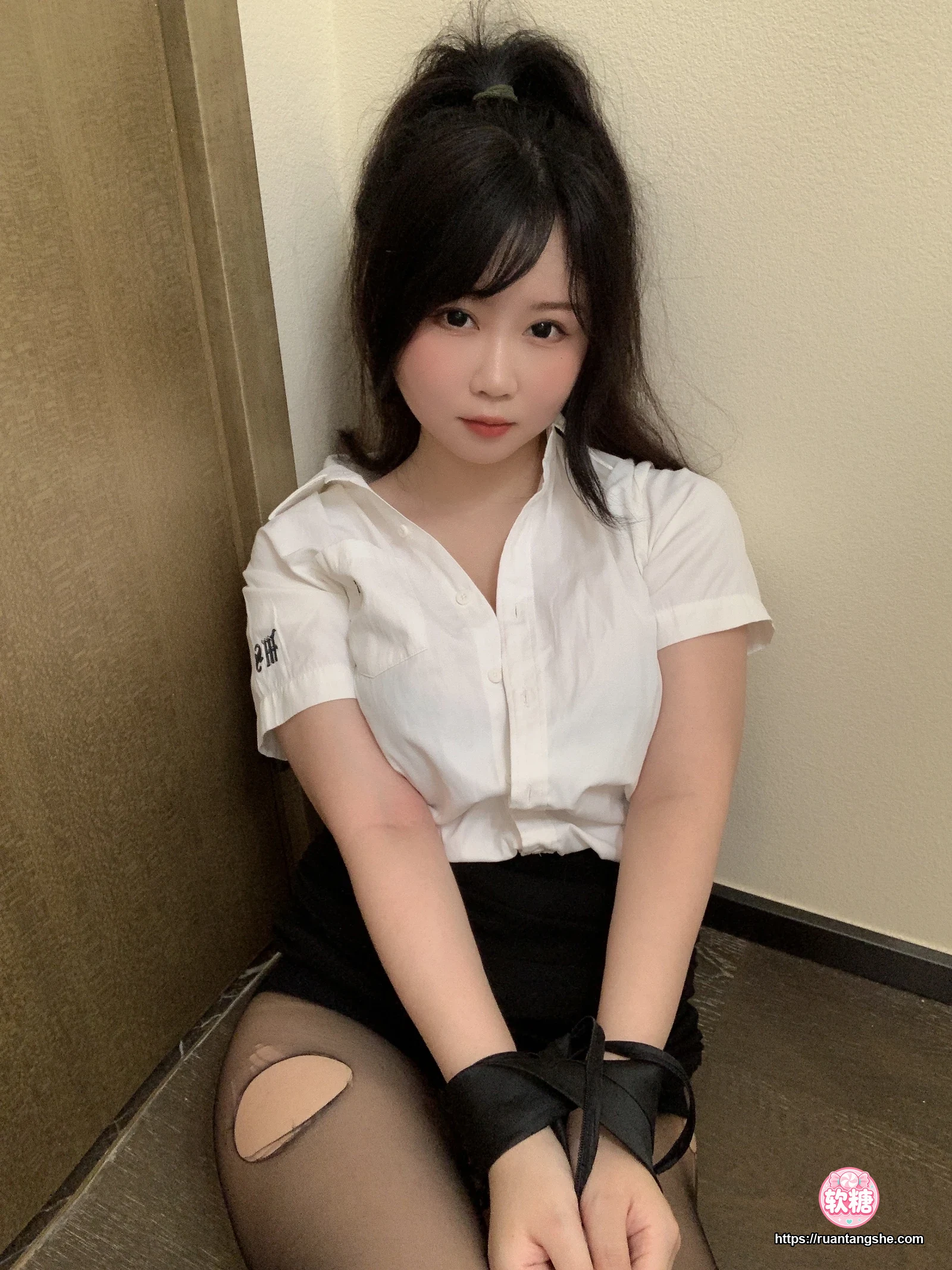 依酱 依酱 NO.43 - OL2 刚入职的新人