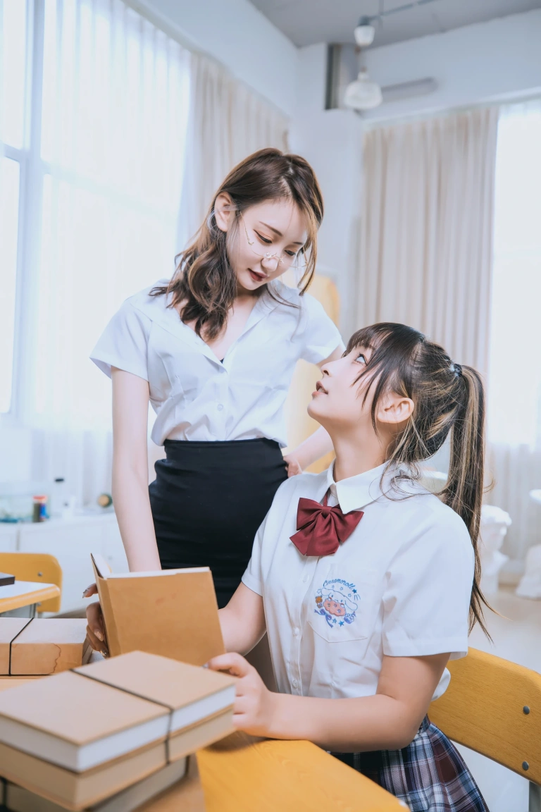 神楽坂真冬《第三季 序号3：《数之歌》百合教室》写真图集 150P+3V｜在线预览与图包下载