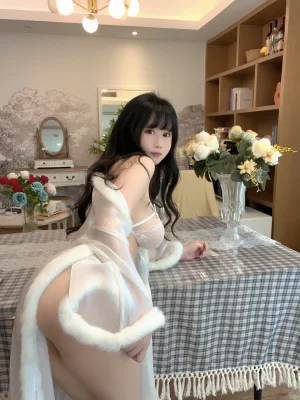 依酱《生日礼物》写真图集 30P+4V｜在线预览与图包下载