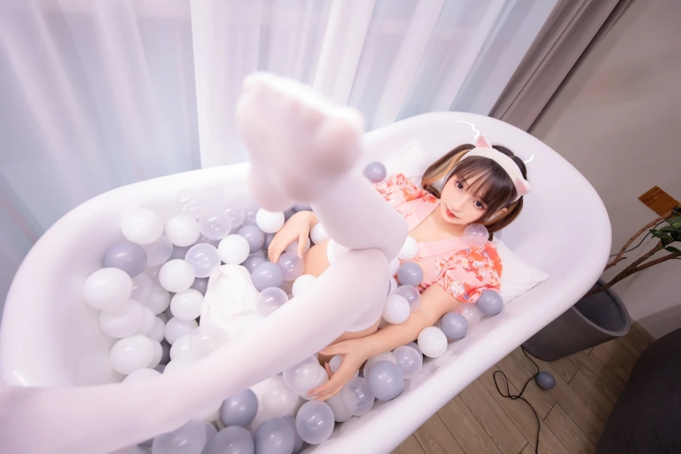 神楽坂真冬《第三季 序号15：《ガールズパフェ》雪糕少女》写真图集 150P+2V｜在线预览与图包下载