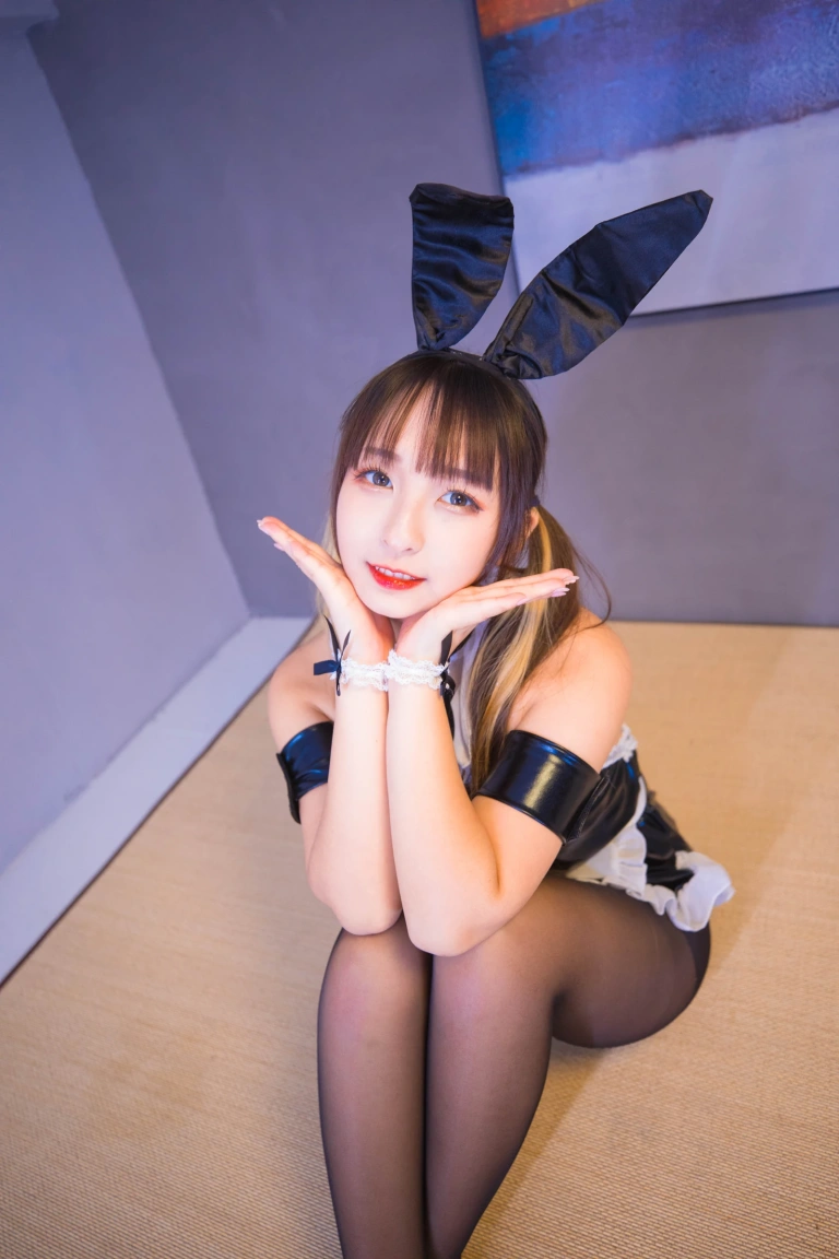 神楽坂真冬《第三季 序号17：《ウサギタイム》》写真图集 150P+2V｜在线预览与图包下载