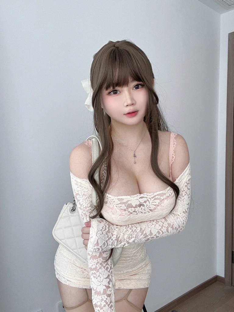 依酱《学姐约会日》写真图集 30P+4V｜在线预览与图包下载