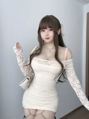依酱《学姐约会日》写真图集 30P+4V｜在线预览与图包下载