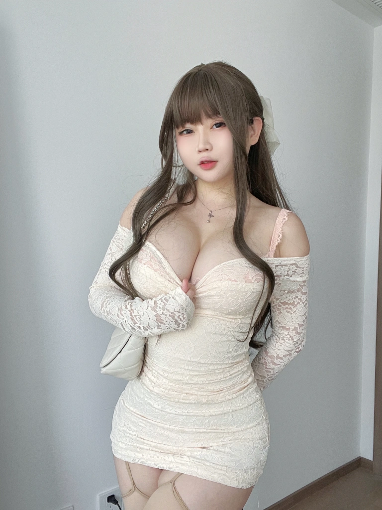 依酱《学姐约会日》写真图集 30P+4V｜在线预览与图包下载