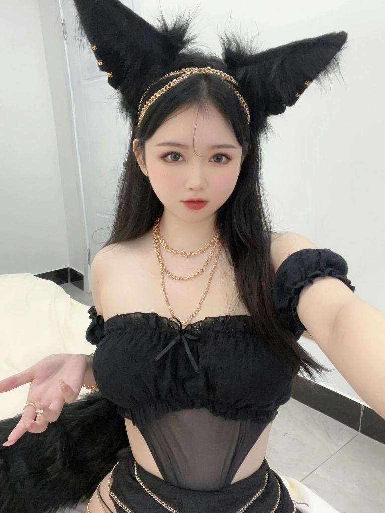 依酱《黑狼》写真图集 34P+2V｜在线预览与图包下载