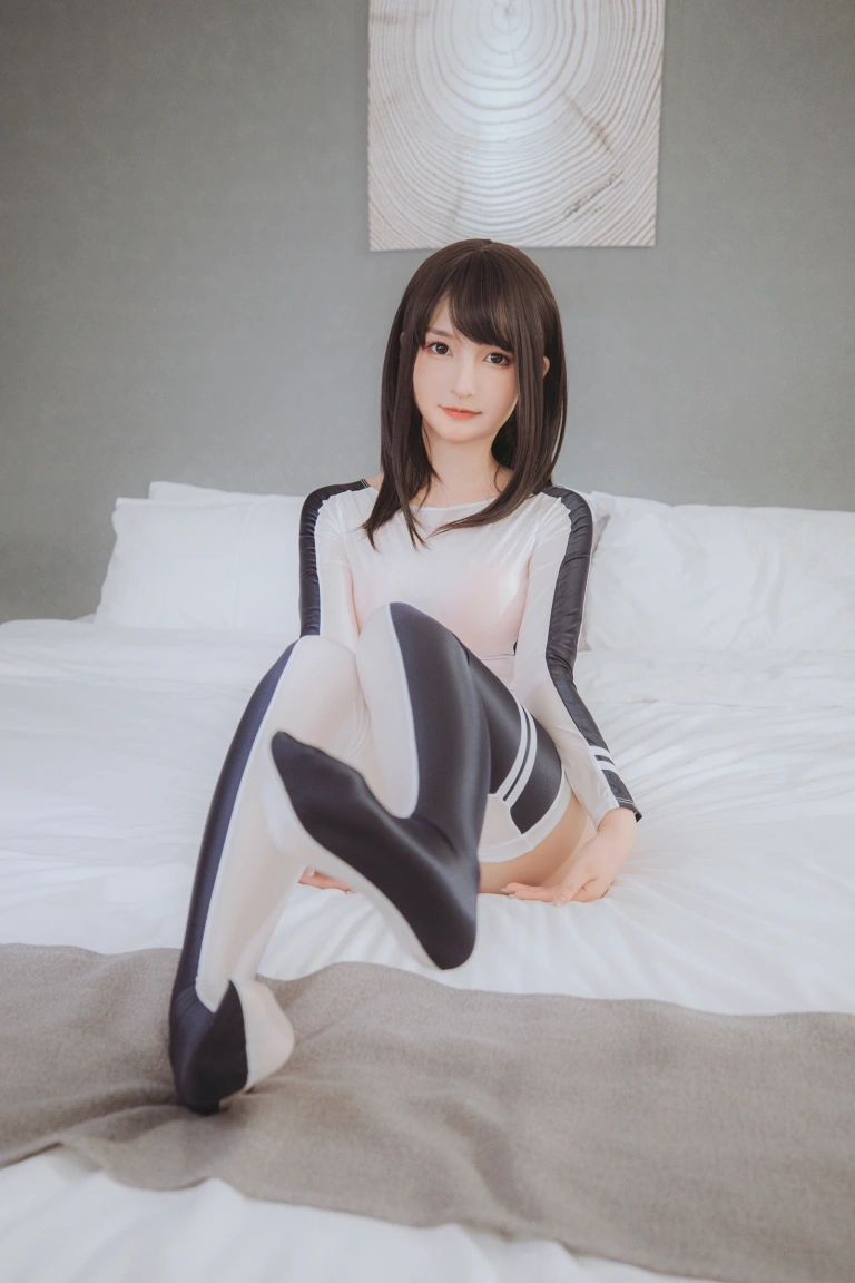 神楽坂真冬《第三季 序号30：竞泳主题《水之形2》》写真图集 150P+2V｜在线预览与图包下载