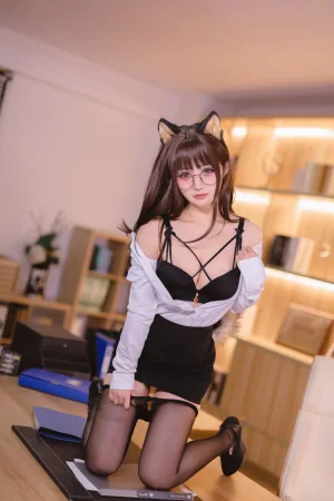 桜井宁宁《柴犬秘书》写真图集 58P｜在线预览与图包下载