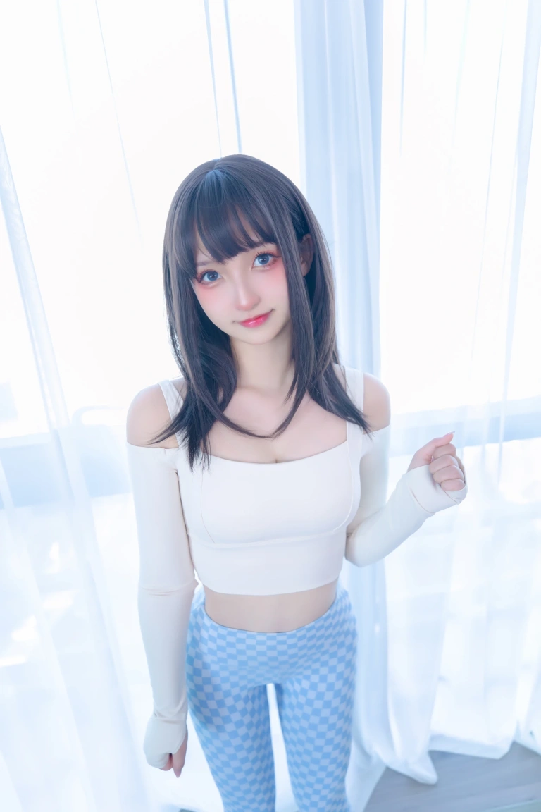 神楽坂真冬《第四季 序号7：《蓝白格》》写真图集 75P｜在线预览与图包下载
