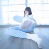 神楽坂真冬《第四季 序号7：《蓝白格》》写真图集 75P｜在线预览与图包下载