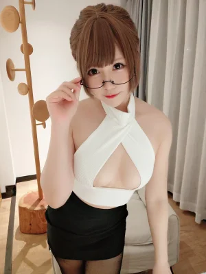 Nyako喵子《自拍六连5开胸黑丝自拍》写真图集 18P｜在线预览与图包下载
