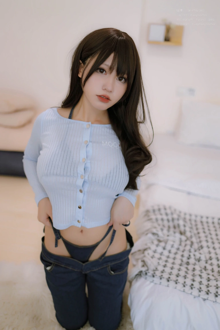 Nyako喵子《吉他妹妹牛仔裤》写真图集 76P+1V｜在线预览与图包下载