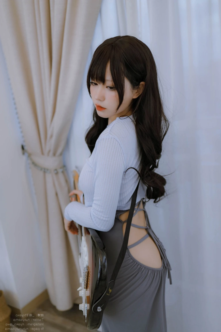 Nyako喵子《吉他妹妹连衣裙》写真图集 71P+1V｜在线预览与图包下载