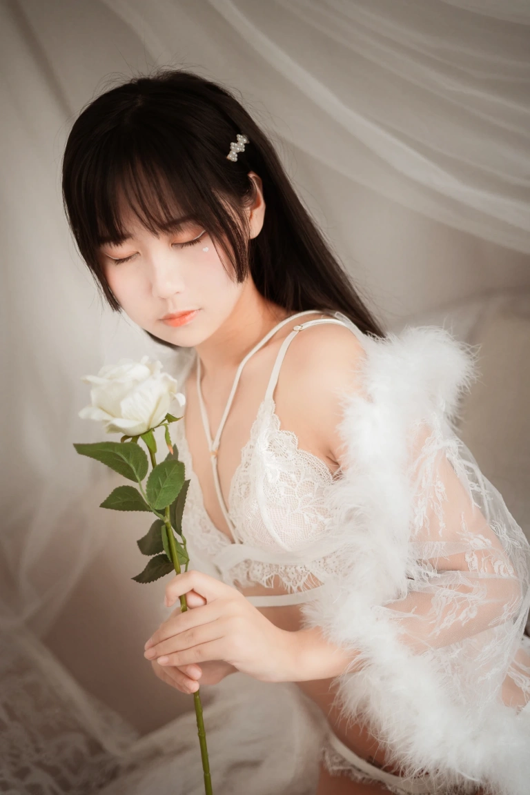 萌芽儿o0《毛绒内衣》写真图集 27P｜在线预览与图包下载