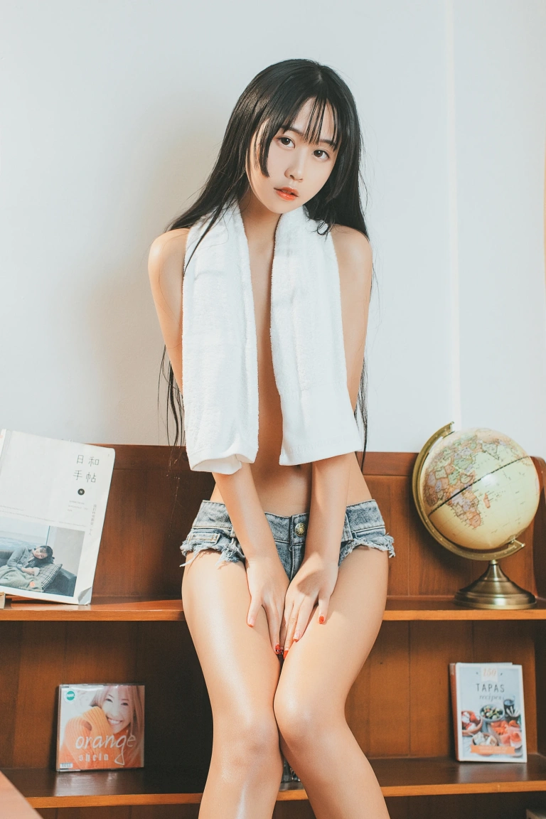 萌芽儿o0《少女午后》写真图集 40P｜在线预览与图包下载