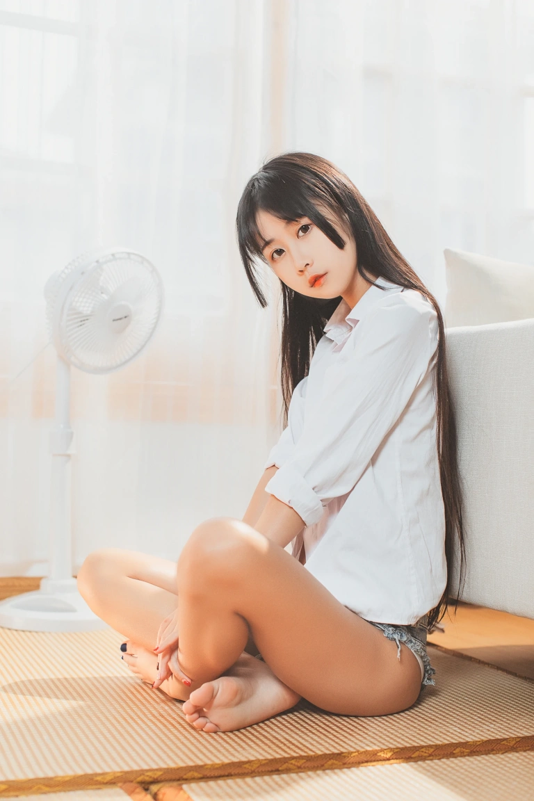 萌芽儿o0《少女午后》写真图集 40P｜在线预览与图包下载