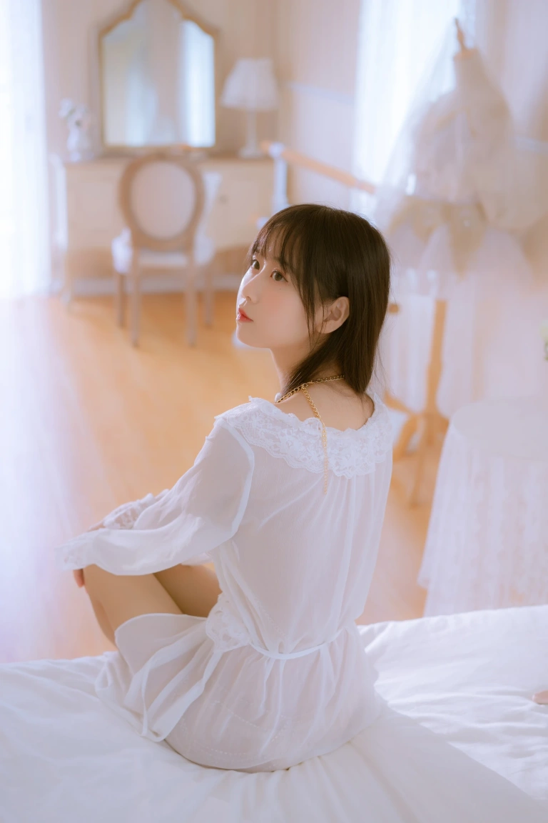 萌芽儿o0《金色套装》写真图集 70P｜在线预览与图包下载