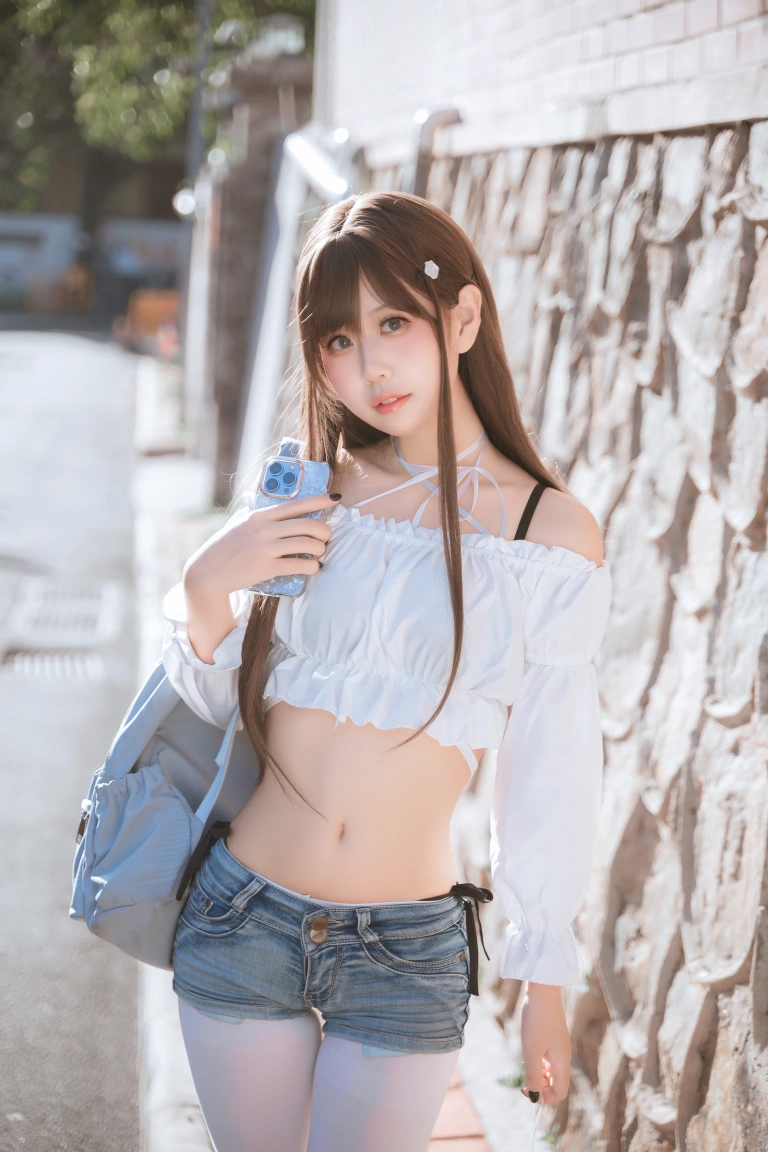 萌芽儿o0《邻家小恶魔》写真图集 47P+1V｜在线预览与图包下载
